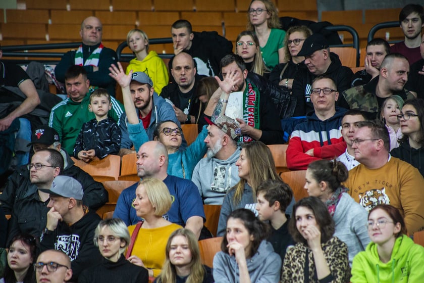 Śląsk Wrocław przegrał z Czarnymi Słupsk w Hali Stulecia. Spotkanie zakończone z wynikiem 74:86 spowodowało, że WKS nie jest już liderem tabeli.&nbsp;