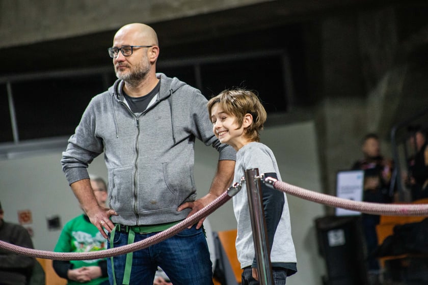 Śląsk Wrocław przegrał z Czarnymi Słupsk w Hali Stulecia. Spotkanie zakończone z wynikiem 74:86 spowodowało, że WKS nie jest już liderem tabeli.&nbsp;
