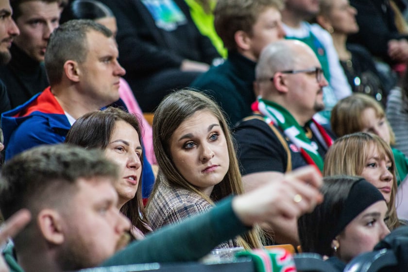 Śląsk Wrocław przegrał z Czarnymi Słupsk w Hali Stulecia. Spotkanie zakończone z wynikiem 74:86 spowodowało, że WKS nie jest już liderem tabeli.&nbsp;