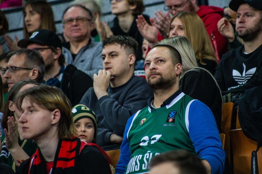 Śląsk Wrocław przegrał z Czarnymi Słupsk w Hali Stulecia. Spotkanie zakończone z wynikiem 74:86 spowodowało, że WKS nie jest już liderem tabeli.&nbsp;