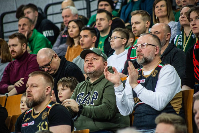 Śląsk Wrocław przegrał z Czarnymi Słupsk w Hali Stulecia. Spotkanie zakończone z wynikiem 74:86 spowodowało, że WKS nie jest już liderem tabeli.&nbsp;