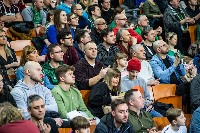 Śląsk Wrocław przegrał z Czarnymi Słupsk w Hali Stulecia. Spotkanie zakończone z wynikiem 74:86 spowodowało, że WKS nie jest już liderem tabeli.&nbsp;