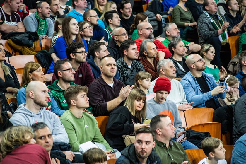 Śląsk Wrocław przegrał z Czarnymi Słupsk w Hali Stulecia. Spotkanie zakończone z wynikiem 74:86 spowodowało, że WKS nie jest już liderem tabeli.&nbsp;