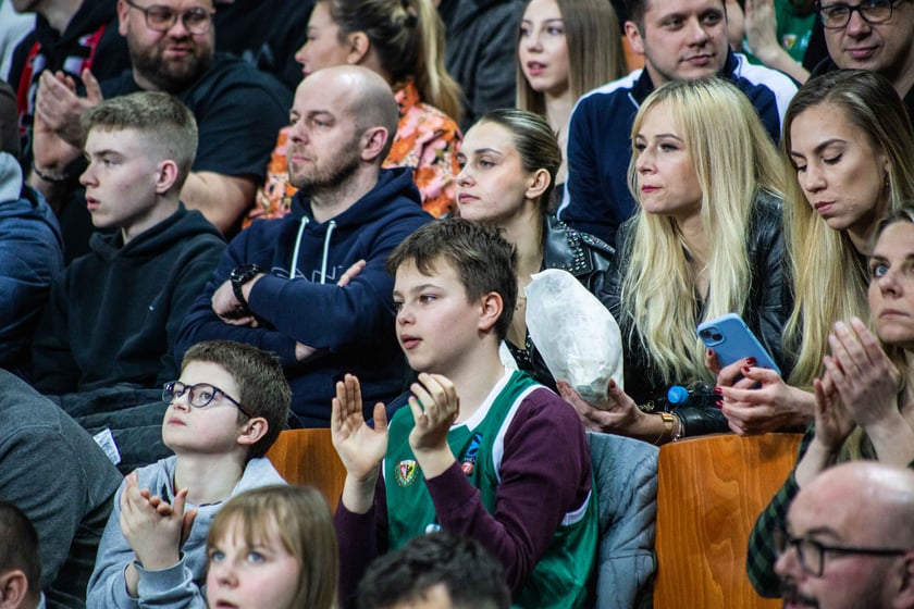 Śląsk Wrocław przegrał z Czarnymi Słupsk w Hali Stulecia. Spotkanie zakończone z wynikiem 74:86 spowodowało, że WKS nie jest już liderem tabeli.&nbsp;
