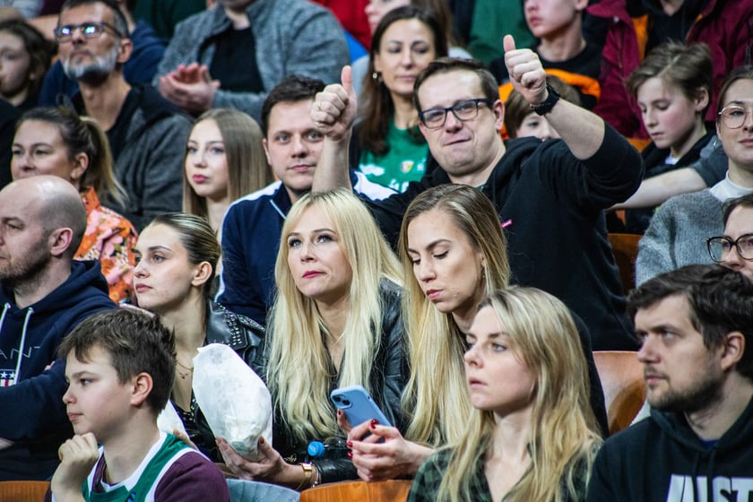 Śląsk Wrocław przegrał z Czarnymi Słupsk w Hali Stulecia. Spotkanie zakończone z wynikiem 74:86 spowodowało, że WKS nie jest już liderem tabeli.&nbsp;