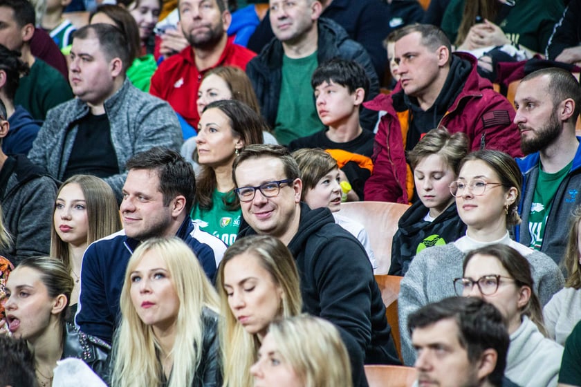 Śląsk Wrocław przegrał z Czarnymi Słupsk w Hali Stulecia. Spotkanie zakończone z wynikiem 74:86 spowodowało, że WKS nie jest już liderem tabeli.&nbsp;