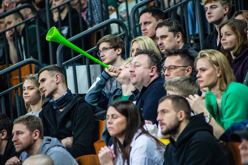 Śląsk Wrocław przegrał z Czarnymi Słupsk w Hali Stulecia. Spotkanie zakończone z wynikiem 74:86 spowodowało, że WKS nie jest już liderem tabeli.&nbsp;