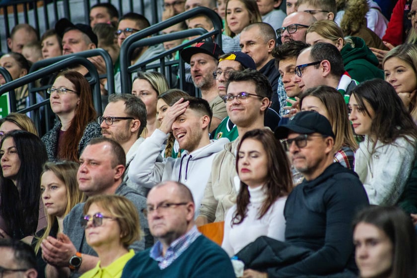Śląsk Wrocław przegrał z Czarnymi Słupsk w Hali Stulecia. Spotkanie zakończone z wynikiem 74:86 spowodowało, że WKS nie jest już liderem tabeli.&nbsp;