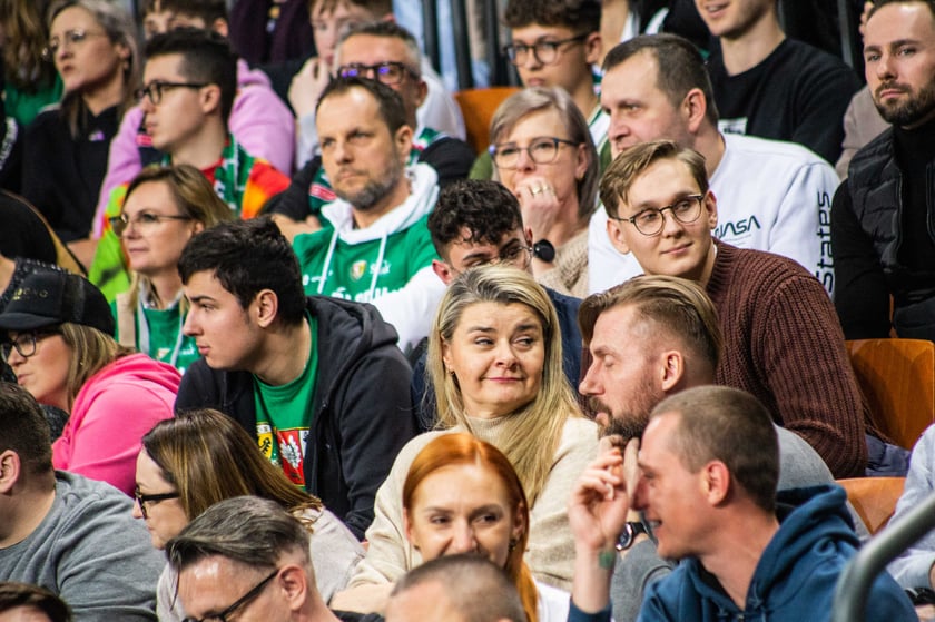 Śląsk Wrocław przegrał z Czarnymi Słupsk w Hali Stulecia. Spotkanie zakończone z wynikiem 74:86 spowodowało, że WKS nie jest już liderem tabeli.&nbsp;