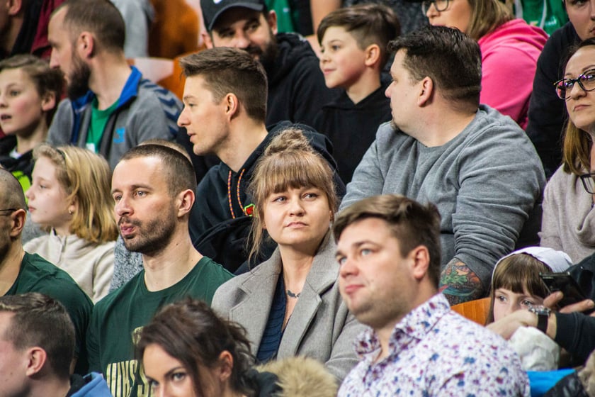 Śląsk Wrocław przegrał z Czarnymi Słupsk w Hali Stulecia. Spotkanie zakończone z wynikiem 74:86 spowodowało, że WKS nie jest już liderem tabeli.&nbsp;