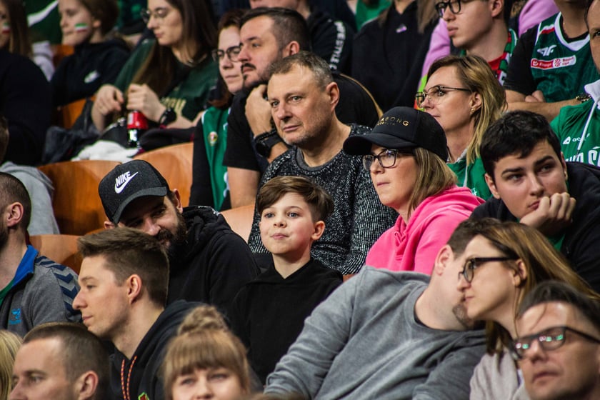 Śląsk Wrocław przegrał z Czarnymi Słupsk w Hali Stulecia. Spotkanie zakończone z wynikiem 74:86 spowodowało, że WKS nie jest już liderem tabeli.&nbsp;