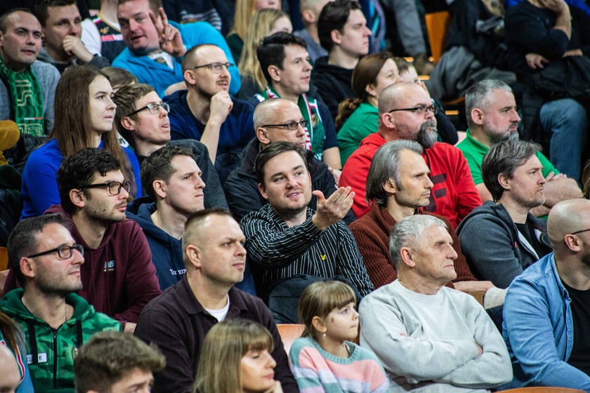 Śląsk Wrocław przegrał z Czarnymi Słupsk w Hali Stulecia. Spotkanie zakończone z wynikiem 74:86 spowodowało, że WKS nie jest już liderem tabeli.&nbsp;