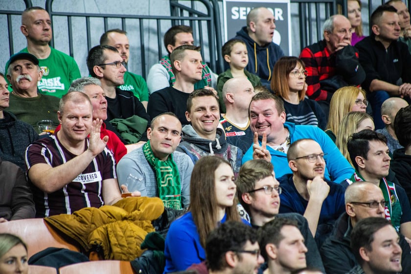 Śląsk Wrocław przegrał z Czarnymi Słupsk w Hali Stulecia. Spotkanie zakończone z wynikiem 74:86 spowodowało, że WKS nie jest już liderem tabeli.&nbsp;