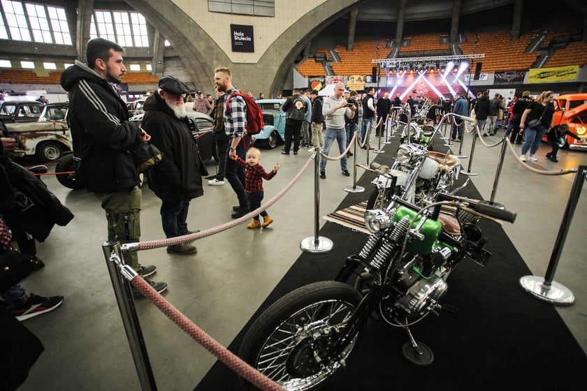 Kustomhead - tłumy wrocławian podziwiają zabytkowe pojazdy w Hali Stulecia