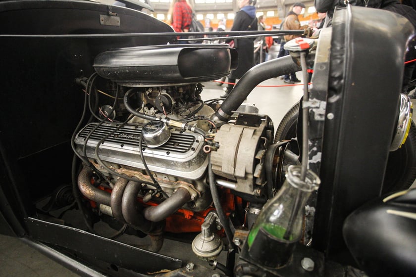 Kustomhead - tłumy wrocławian podziwiają zabytkowe pojazdy w Hali Stulecia