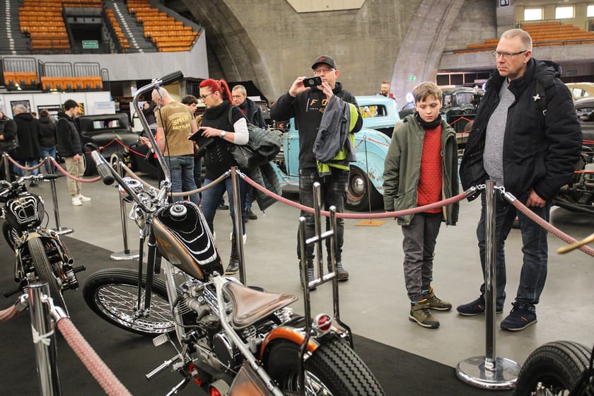 Kustomhead - tłumy wrocławian podziwiają zabytkowe pojazdy w Hali Stulecia