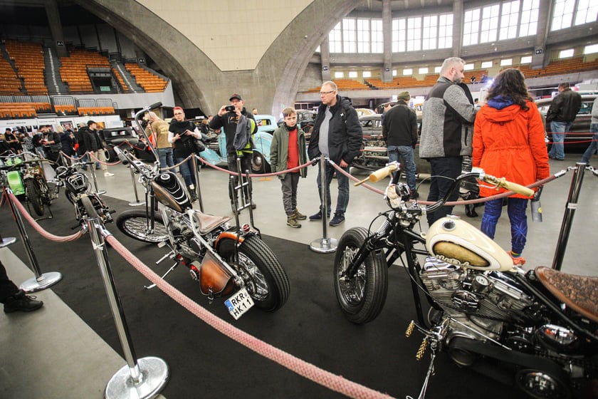 Kustomhead - tłumy wrocławian podziwiają zabytkowe pojazdy w Hali Stulecia