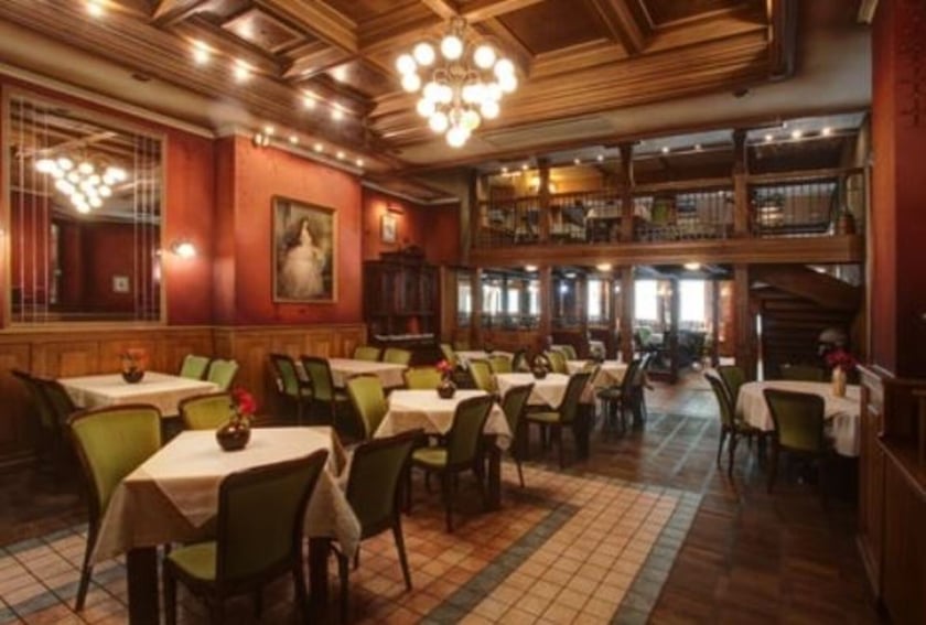 Restauracja Galicja&nbsp;&ndash;&nbsp;adres: Marszałka J&oacute;zefa Piłsudskiego 66.
Menu A

Przystawka: Pierożek nadziewany wędzonym twarogiem/ kasztany/ czarne ż&oacute;łtko/ burak/ szpinak;
Danie gł&oacute;wne: Assiette z selera - seler pieczony/ puree z selera z gruszką/ limonka/ chipsy z selera/ orzechy ziemne;
Deser: Tiramisu pietruszkowe - jabłko/ limonka/ amaretto/ biała czekolada.

Menu B

Przystawka: Pierożek nadziewany wędzonym twarogiem/ kasztany/ czarne ż&oacute;łtko/ burak/ puder z boczku;
Danie gł&oacute;wne: Kurczak zagrodowy - wątr&oacute;bka z kurczaka/ jabłko/ orzech włoski/ marchewka/ pomarańcza/ ziemniak;
Deser: Tiramisu pietruszkowe - jabłko/ limonka/ amaretto/ biała czekolada.
