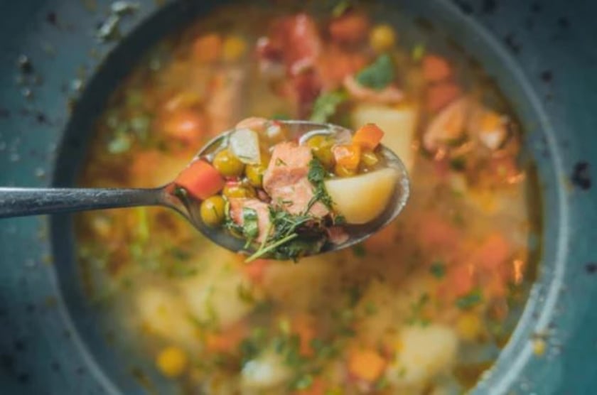 Kameralna Jedzenie i Wino&nbsp;&ndash;&nbsp;adres: Zwycięska 14CB.
Menu A

Przystawka: Chowder z wędzonego łososia z salsą chimichurri;
Danie gł&oacute;wne: Risotto cytrynowe / szparagi / puree szpinakowe / panierowany boczniak;
Deser: Mus czekoladowo - malinowy / słodka kopuła.

Menu B

Przystawka: Chowder z wędzonego łososia z salsą chimichurri;
Danie gł&oacute;wne: Morszczuk / risotto cytrynowe / zielony groszek / vongole / chips z cukinii;
Deser: Mus czekoladowo - malinowy / słodka kopuła.
