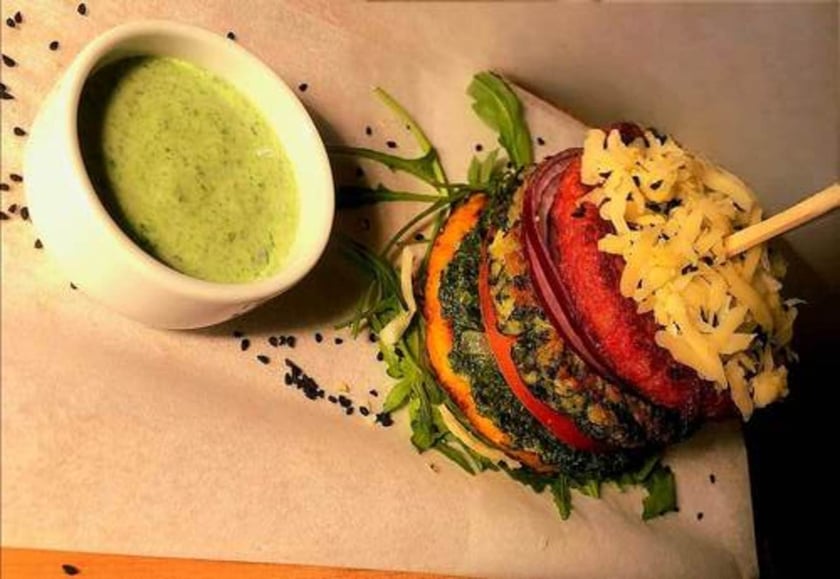 Kr&oacute;lestwo Ziemniaka&nbsp;&ndash;&nbsp;adres: Kiełbaśnicza 6.
Menu A

Przystawka: Zupa krem z batat&oacute;w z ricottą;
Danie gł&oacute;wne: Trzykolorowy vege burger (ziemniak odmiany American);
Deser: Lody z batat&oacute;w z jadalną ziemią.

Menu B

Przystawka: Zupa krem z batat&oacute;w z ricottą;
Danie gł&oacute;wne: Ziemniaczane pancakes z szarpaną wieprzowiną, salsą warzywną i serem pleśniowym (ziemniak odmiany American);
Deser: Lody z batat&oacute;w z jadalną ziemią.
