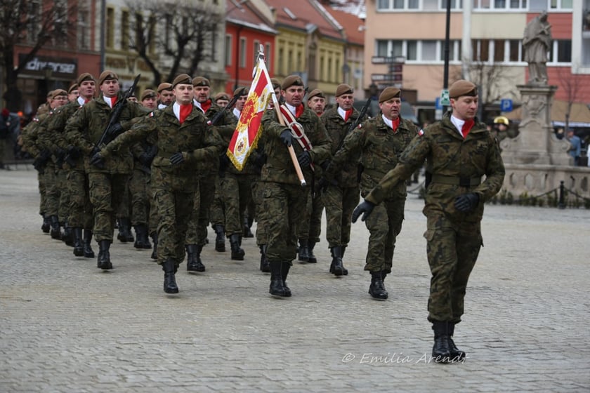 Żołnierze 16. Dolnośląskiej Brygady Obrony Terytorialnej podczas uroczystego składania przysięgi
