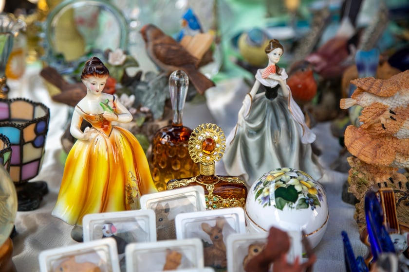 Bazar Miejski, ul. Henryka Brodatego 11.

Sklep z odzieżą vintage.
Przestrzeń umożliwiająca wymianę towar&oacute;w we wt&oacute;rnym obiegu.
Godziny otwarcia:&nbsp;od poniedziałku do piątku w godz. 12-20, w soboty: 12 - 20, w niedziele: 12-18.

