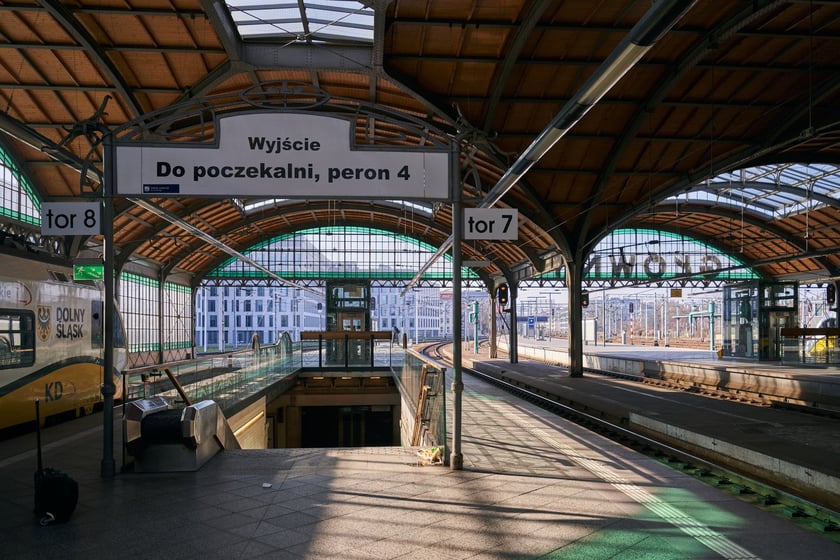 Dworzec Wrocław Gł&oacute;wny wciąż zadziwia pięknem architektury i detalami, a także pięknymi wnętrzami