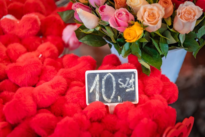 Hala Targowa i plac Solny gotowe na Walentynki - 12.02.2025 r.