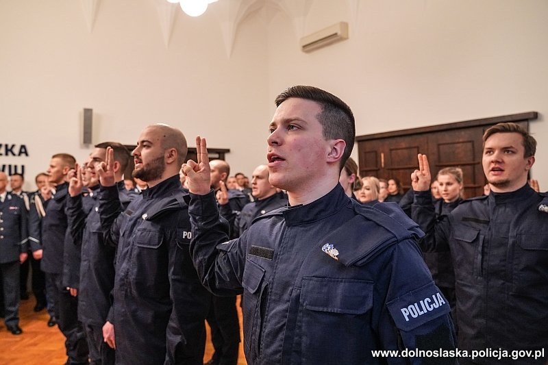 Ślubowanie nowych policjantów we Wrocławiu