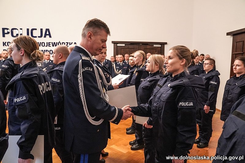 Ślubowanie nowych policjantów we Wrocławiu