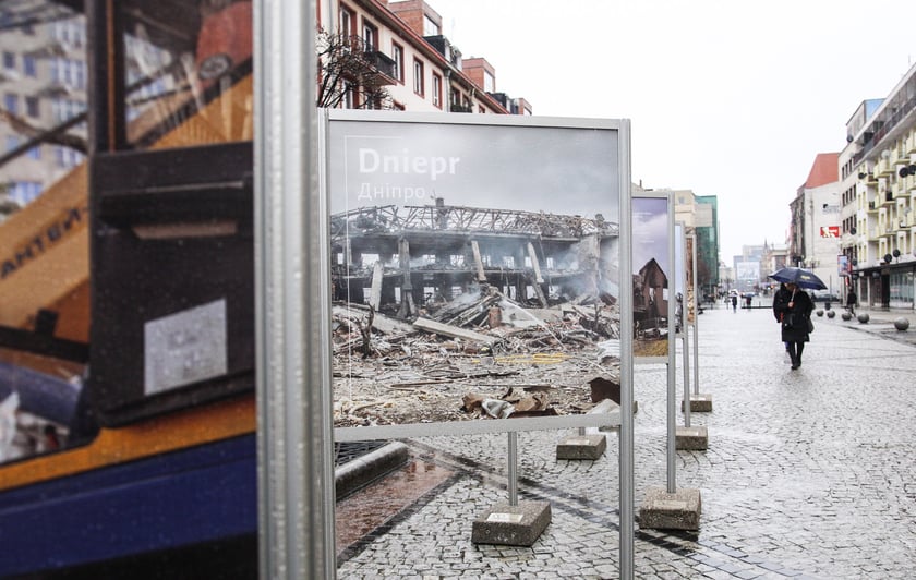 Na zdjęciu: Wystawa fotograficzna poświęcona zniszczonym miastom europejskim