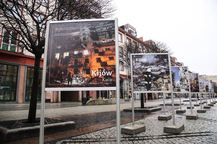 Na zdjęciu: Wystawa fotograficzna poświęcona zniszczonym miastom europejskim