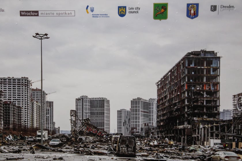 Na zdjęciu: Wystawa fotograficzna poświęcona zniszczonym miastom europejskim