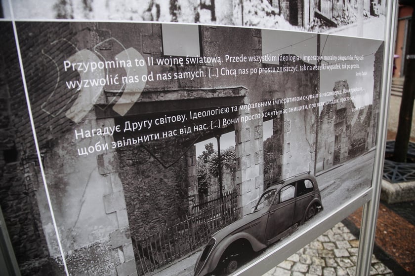 Na zdjęciu: Wystawa fotograficzna poświęcona zniszczonym miastom europejskim