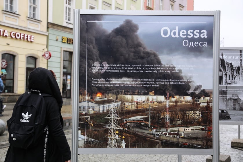 Na zdjęciu: Wystawa fotograficzna poświęcona zniszczonym miastom europejskim