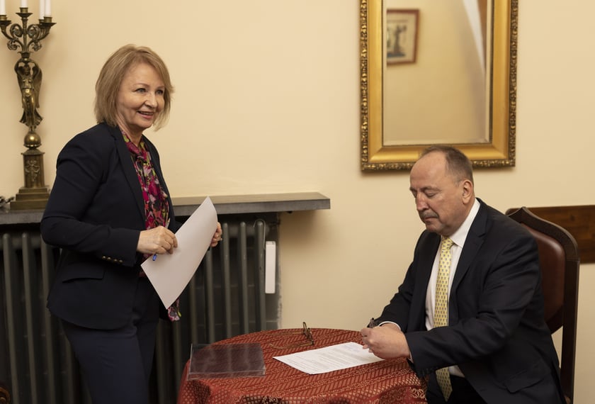 Uczestość odsłonięcia popiersia węgierskiego kr&oacute;la Macieja Korwina