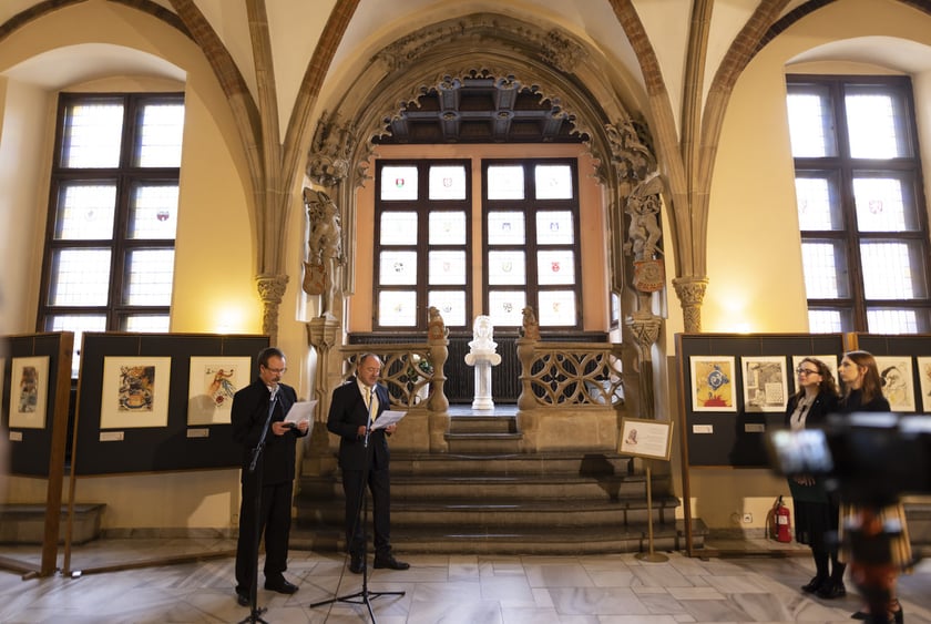 Uczestość odsłonięcia popiersia węgierskiego kr&oacute;la Macieja Korwina