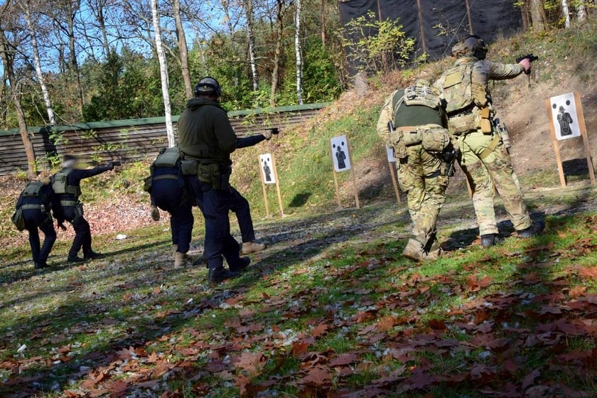 Zostań strażnikiem w więzieniu lub areszcie! Szukają pracowników i kuszą zarobkami. Czekają wolne etaty
