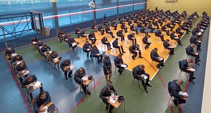 Zostań strażnikiem w więzieniu lub areszcie! Szukają pracowników i kuszą zarobkami. Czekają wolne etaty