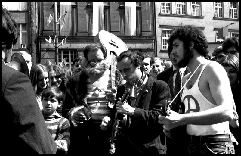 Na zdjęciu: zabawa student&oacute;w podczas juwenali&oacute;w z 1971 roku