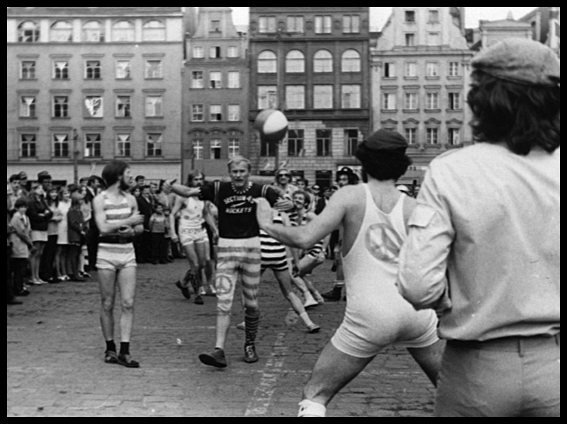 Na zdjęciu: zabawa student&oacute;w podczas juwenali&oacute;w z 1971 roku