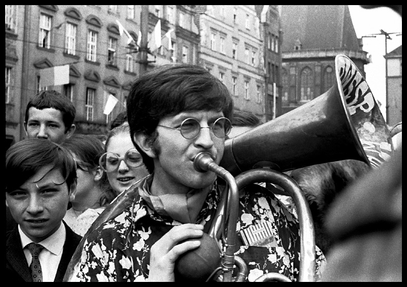 Na zdjęciu: zabawa student&oacute;w podczas juwenali&oacute;w z 1971 roku