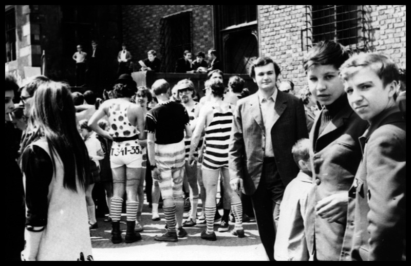 Na zdjęciu: zabawa student&oacute;w podczas juwenali&oacute;w z 1971 roku