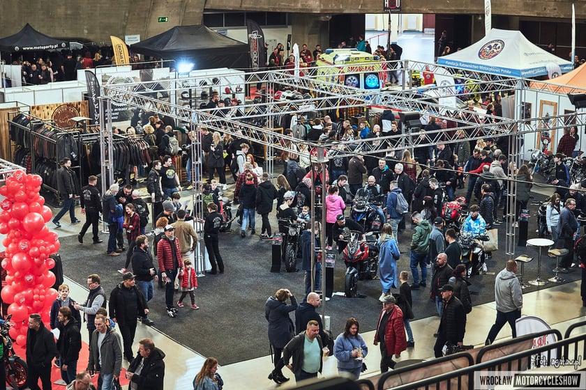 Motocykliści i odwiedzający targi Wrocław Motorcycle Show / zdjęcia archiwalne