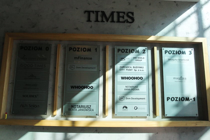 Wystawiony na sprzedaż Times - zabytkowy budynek dawnego szpitala, w kt&oacute;rym znajdują się obecnie przestrzenie biurowo-usługowe