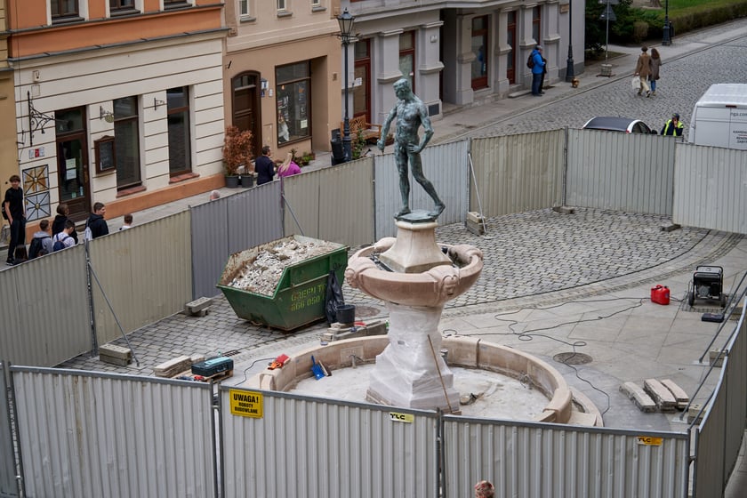 Remont Fontanny z Szermierzem