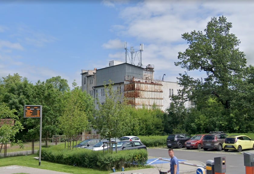 Snycerska - firma Orange Polska złożyła wniosek o pozwolenie na rozbi&oacute;rkę konstrukcji antenowych umieszczonych na budynku