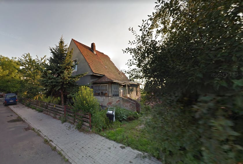 Chmurna 8 - wniosek o rozbi&oacute;rkę budynku mieszkalnego jednorodzinnego został zaakceptowany. Decyzję uzgodniono z konserwatorem zabytk&oacute;w.&nbsp;
&nbsp;
&nbsp;