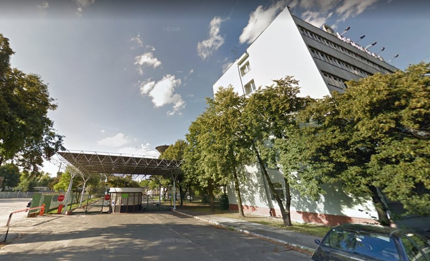 Grabiszyńska 241 - AMS Inwestycje złożyła wniosek w listopadzie 2022 r. i otrzymałą pozwolenie rozbi&oacute;rki wiaty oraz komin&oacute;w&nbsp;