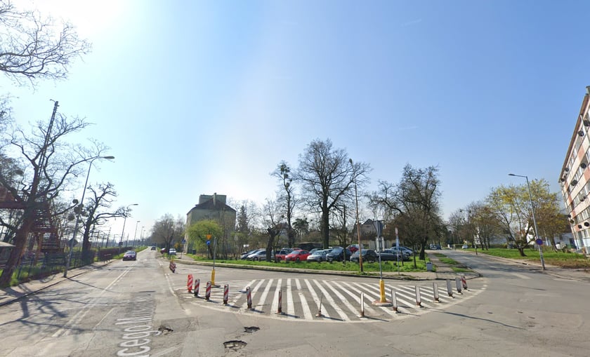 Mościckiego - MPK Wrocław złożyło wniosek o robi&oacute;rkę obiektu budowlanego na potrzeby budowy pawilonu socjalnego dla pracownik&oacute;w obsługujących pętlę autobusową.